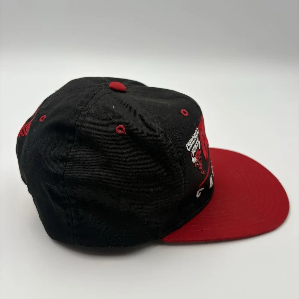 Vintage Adidas Chicago Bulls Snapback Hat NBA Red Black Embroidered Cap